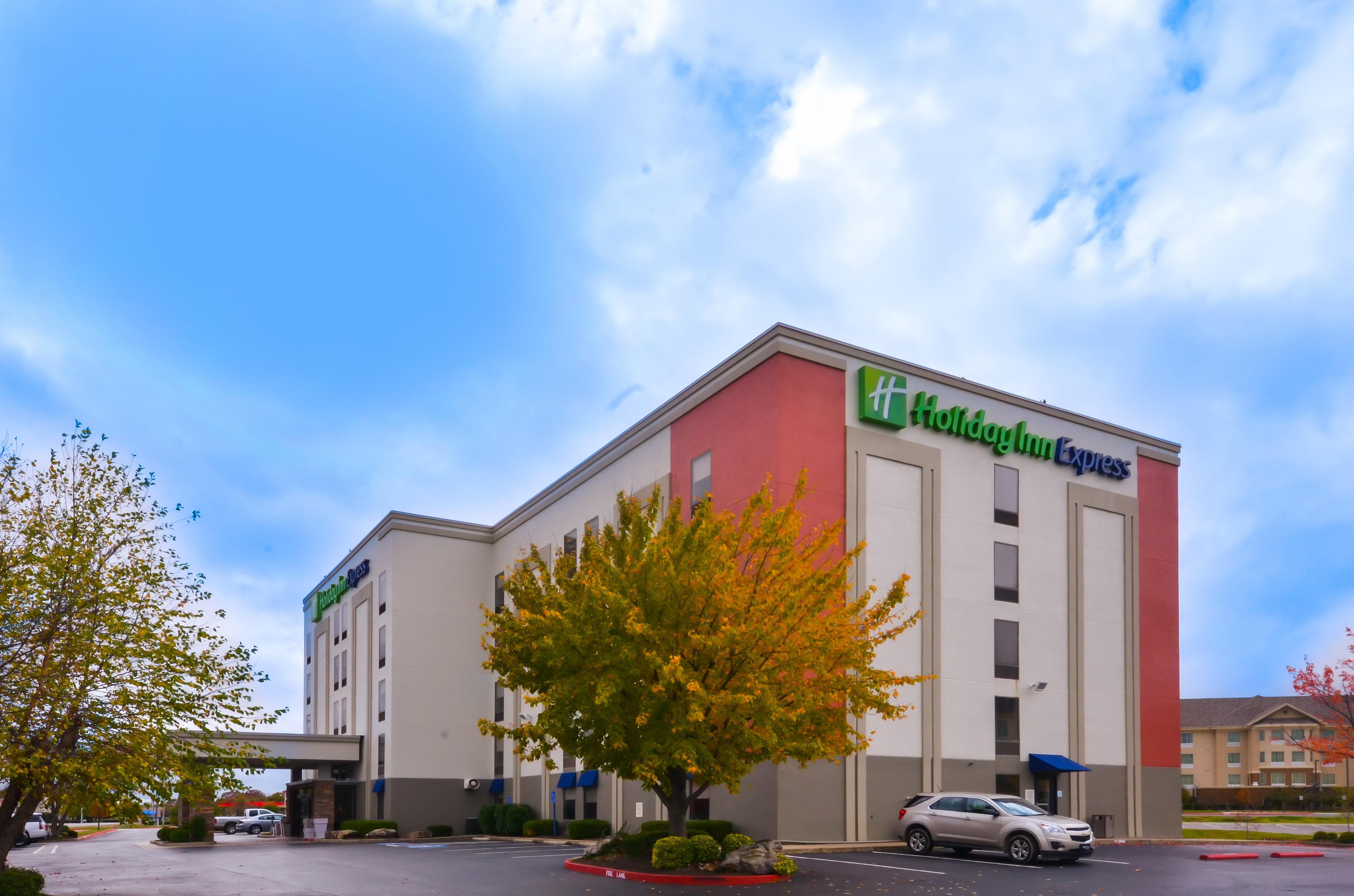 Holiday Inn Express & Suites Fayetteville University Of Arkansas Area By Ihg Εξωτερικό φωτογραφία
